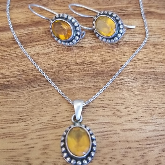 Jewelry - Picture 3 of 3